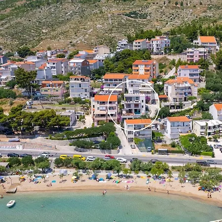 וילה Seaview Calma With Jacuzzi, Media *