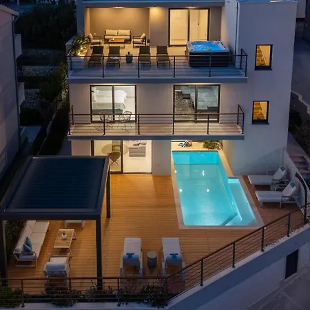 וילה Seaview Calma With Jacuzzi, Media Duće