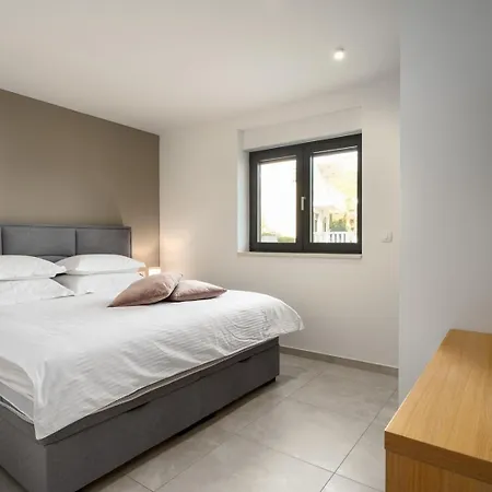 Seaview Calma With Jacuzzi, Media *