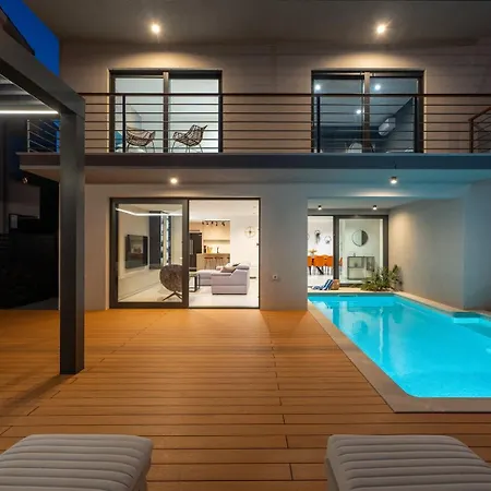 New Seaview Calma With Jacuzzi, Media Villa
