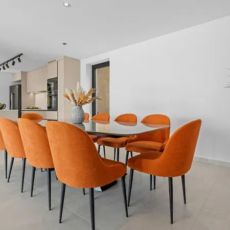 Seaview Calma With Jacuzzi, Media