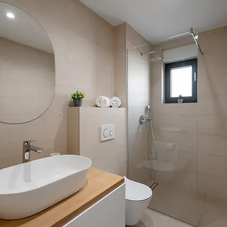 Seaview Calma With Jacuzzi, Media