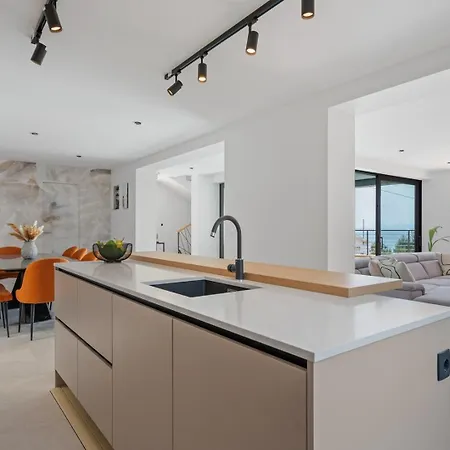 וילה Seaview Calma With Jacuzzi, Media *