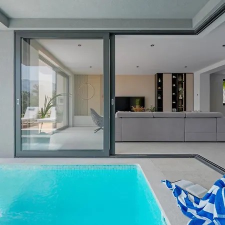 Seaview Calma With Jacuzzi, Media