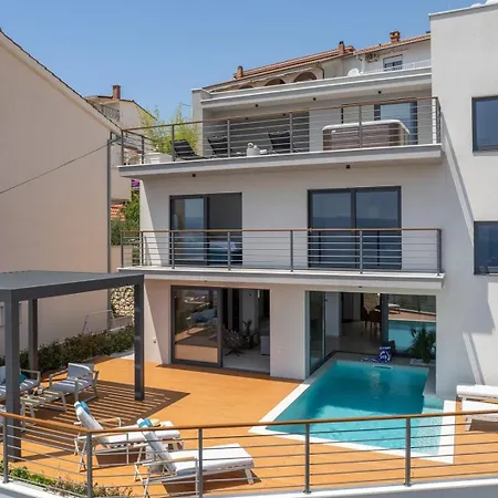New Seaview Calma With Jacuzzi, Media Villa Duce