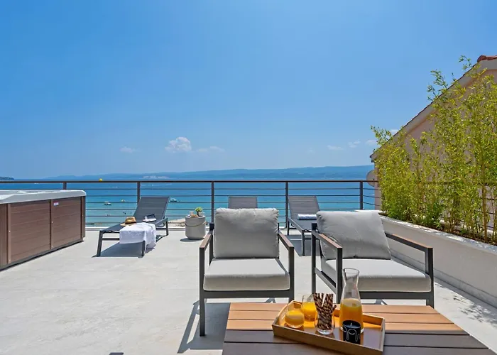 Seaview Calma With Jacuzzi, Media