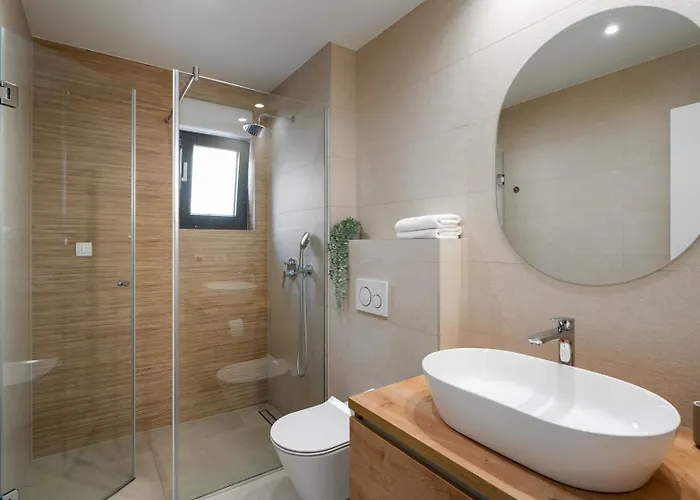 Seaview Calma With Jacuzzi, Media *