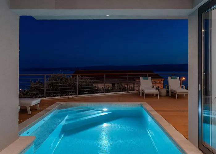 Seaview Calma With Jacuzzi, Media Villa *