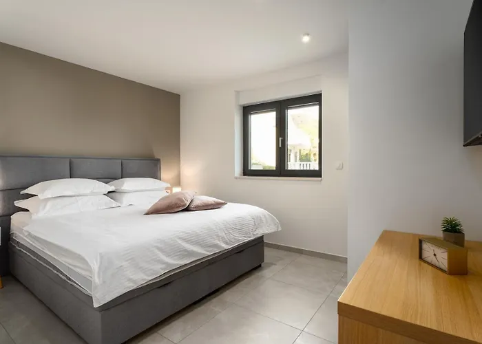 Seaview Calma With Jacuzzi, Media *