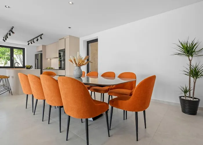 Seaview Calma With Jacuzzi, Media