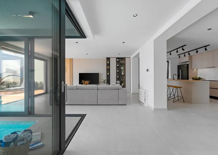 Seaview Calma With Jacuzzi, Media Villa *